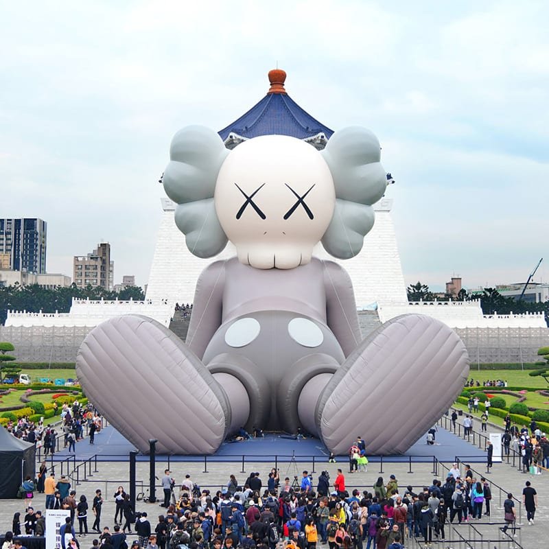 2019 年，Kaws 展示了他迄今為止在臺(tái)灣最高的雕塑。 ?Kaws，通過 Instagram